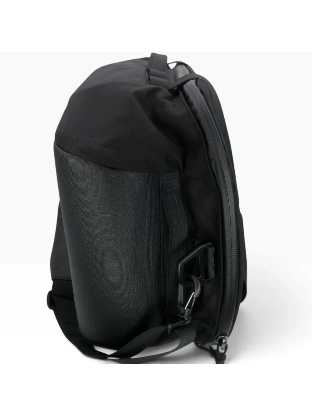 YETI Crossroads 40L Travel Duffel Black Carry-On Weekender Gym Rugged Bag